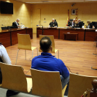 L'acusat d'intentar cremar viva la seva dona embarassada a l'Audiència de Girona.