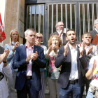 Imagen de archivo del alcalde de Amposta, Adam Tomàs, acompañado de concejales y alcaldes ante| la Audiencia de Tarragona, después de comparecer en la fiscalía.