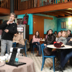 Ricard Boqué durant la xerrada, que es va celebrar al cafè La Cantonada de Tarragona.