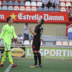 Edgar Hernández es lamenta després de fallar un dels dos penals errats pel CF Reus en el partit de Copa davant l'Sporting.