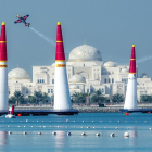 Imagen de una de las pruebas de la Red Bull Air Race, en este caso en Abu Dhabi.