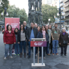 La candidatura de Catalunya en Comú a Tarragona, amb Xavier Domènech, al davant del Monument als Castellers