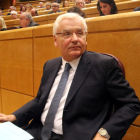 El delegado el Gobierno en Madrid, Ferran Mascarell, sentado a la comisión del Senado donde, finalmente, no ha podido intervenir.