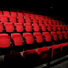 Pla general de les butaques que la Sala Trono ha comprat a un teatre de Salamanca per al nou espai de la caixa escènica del Metropol. Imatge de l'11 de gener del 2018