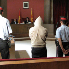 Alejandro Martínez Singul antes de empezar el juicio en la Audiencia de Barcelona el año 2010.