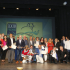 Fotografia de família entre els premiats, membres de l'organització i autoritats.