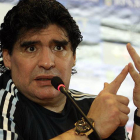 El abogado de Maradona asegura que Giannina tiene una cuenta en un banco uruguayo y que viajó para sacar el dinero y esconderlos en otro sitio.