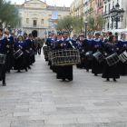 La Banda del Sant Enterrament del Gremi de Marejants sortint de la plaça de la Font