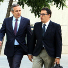 Alay, a la izquierda, con su letrado, Jaume Alonso-Cuevillas, a la llegada a la Audiencia Nacional.