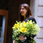 Los trabajadores del Departamento de Cultura entregaron un ramo de flores a la nueva consellera Laura Borràs.