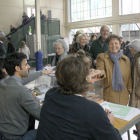 Imagen de archivo de una mesa electoral durante unas elecciones.