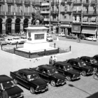 Una imatge de la parada de taxis a la plaça Prim i que apareix a l'exposició.