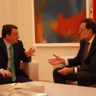 El líder del PP, Mariano Rajoy, y el portavoz del PNV en el Congreso, Aitor Esteban.