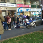 Accident entre dos turismes i una motocicleta a Tarragona