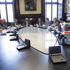 El presidente del Parlament, Roger Torrent, con el resto de miembros, EN la reunión de la Mesa del 3 de abril de 2018.
