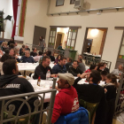 Los participantes hicieron una cena popular en el Centro Cívico.