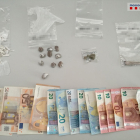 Los agentes intervinieron drogas y dinero en efectivo.