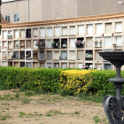 Algunos de los nichos que hay en el cementerio de Figueres.