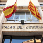 La Fiscalía de Tarragona pide diez años de prisión a un hombre por prostituir a dos chicas internadas en un centro de menores.