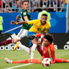 El futbolista del PSG Neymar fue uno de los héroes de Brasil ante los mexicanos.