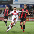 El capitán roig-i-negre Jesús Olmo, en el partido contra el Huesca a jugado en el Estadi Municipal.