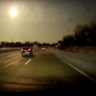 Imagen del momento en el cual el meteorito iluminó el cielo de Detroit.