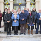 Fotografia de grup de la Comissió de l'Any Pompeu Fabra a Reus.