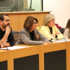 Imatge d'arxiu amb Pol Leiva (nebot de Jordi Cuixart), Laura Masvidal (dona de Joaquim Forn), Betona Comín (germana de Toni Comín) i Montserrat Puigdemont (germana de Carles Puigdemont).