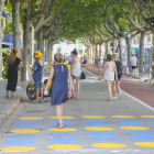 La semana pasada, se pintaron círculos azules y amarillos en la calle Josep Carner de Salou.