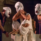 La imatge mostra la força de la representació de l'obra 'Edipo rey' al teatre romà de Mèrida.