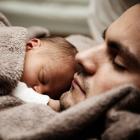 El permís de paternitat s'incrementa de quatre a cinc setmanes.