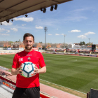 El futbolista roig-i-negre no niega que echa de menos jugar como mediocampista, pero también reconoce que su papel como lateral le permite llegar a las zonas finales y disfrutar del ataque.