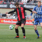 Máyor intenta desfer-se d'un rival durant el Reus-Lorca corresponent a la 26a jornada de Lliga.