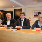 El president Carles Puigdemont amb Elsa Artadi, Lluís Puig i Clara Ponsatí a Brussel·les.