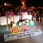 Imagen de una acción de 'limpieza' de lazos amarillos y símbolos independentistas de un grupo de Resistencia Alta Tabarnia.