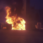 Los contenedores han quemado en la calle Tramuntana.