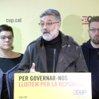 Els diputats electes de la CUP Carles Riera, Vidal Aragonés i Natàlia Sanchez en roda de premsa.