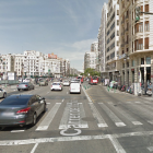 Imatge d'un carrer de València molt concurrit.