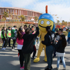 Els infants han gaudit de la companyia del Tarracvs, la mascota dels Jocs Mediterranis.
