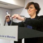 La vicepresidenta del gobierno español, Soraya Sáenz de Santamaría, anunciando que inician los trámites para impugnar la candidatura de Puigdemont.