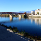 Vista general del riu Ebre al seu pas per Tortosa.