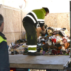 La Guardia Urbana ha llevado todos los objetos intervenidos al centro de reciclaje.