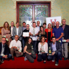Imatge dels guanyaors i organitzadors del premis Vinari 2018.