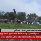 Imagen extraída de un telediario con el avión estrellado cerca de Argel