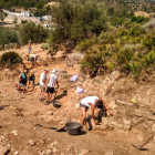 Vista general de l'excavació del mur exterior al nou accés del poblat ibèric de l'Assut de Tivenys.