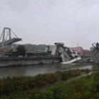 Esfondrament del tram d'un pont en una autopista a Gènova.