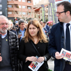 La coordinadora general del PDeCAT, Marta Pascal, entre el president de la Diputació de Lleida, Joan Reñé (esquerra), i l'alcalde de Mollerussa, Marc Solsona, passejant per la 146a Fira de Sant Josep