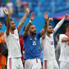 Els jugadors d'Iran celebrant la victòria amb l'afició