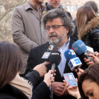 El diputat de Demòcrates, Antoni Castellà, fent declaracions a les portes de l'Audiència Nacional, l'11 d'abril de 2018.