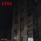 L'incendi s'ha produït en un pis del bloc número 51 del carrer Mare Molas.